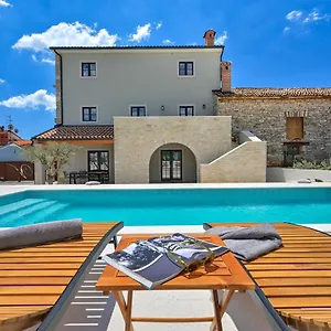 Villa Vitassi, Pula